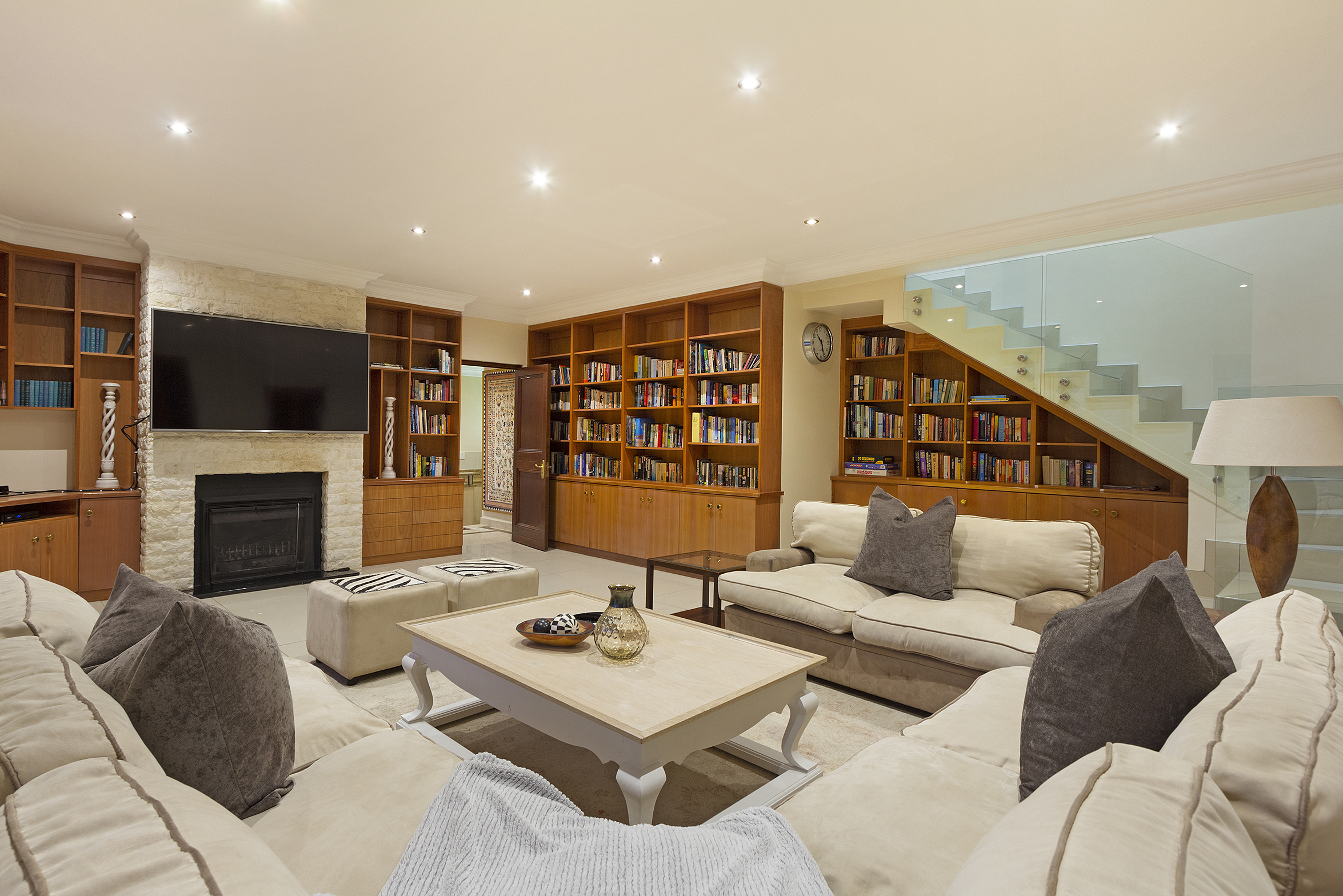 Two-Villa Estate 17